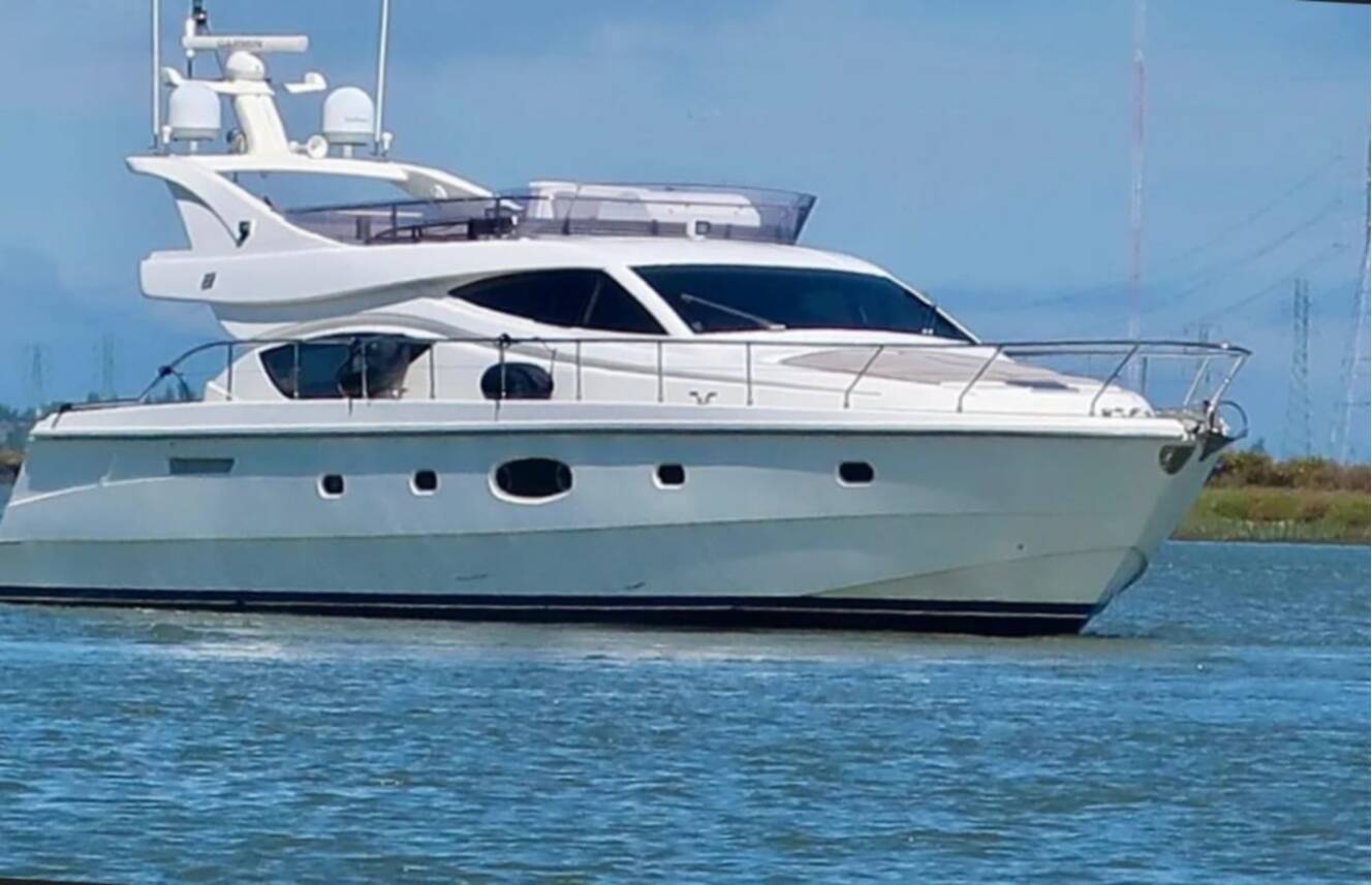 A photo of this 2006 Ferretti 550 Flybridge