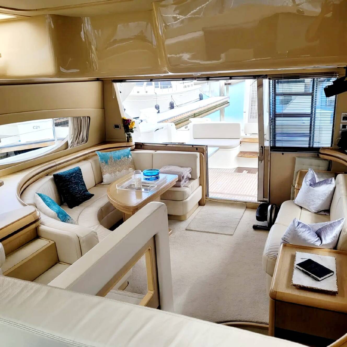 A photo of this 2006 Ferretti 550 Flybridge