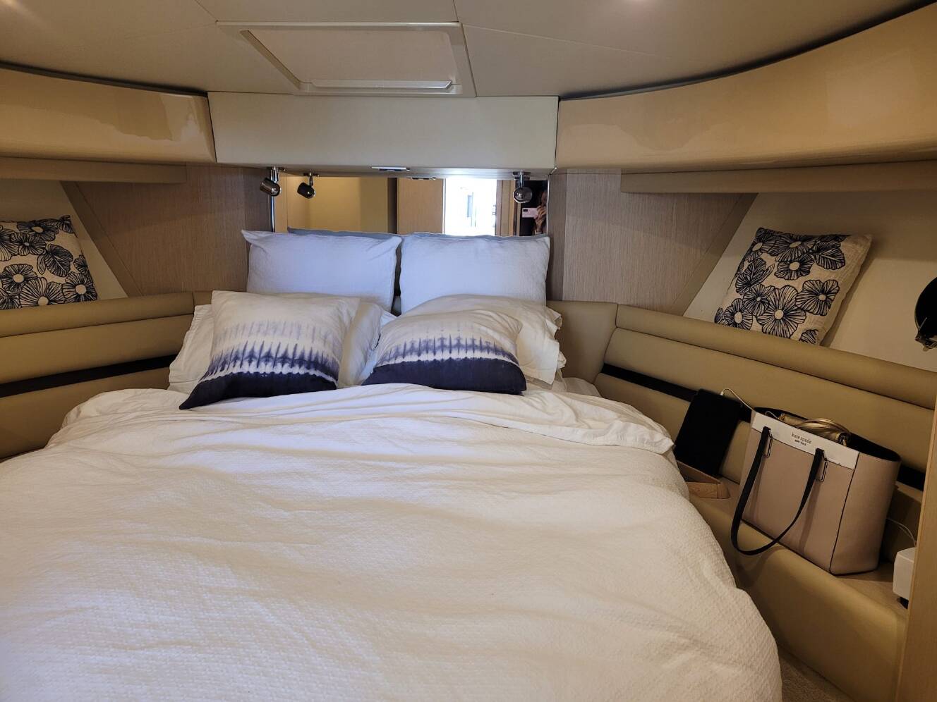 A photo of this 2006 Ferretti 550 Flybridge