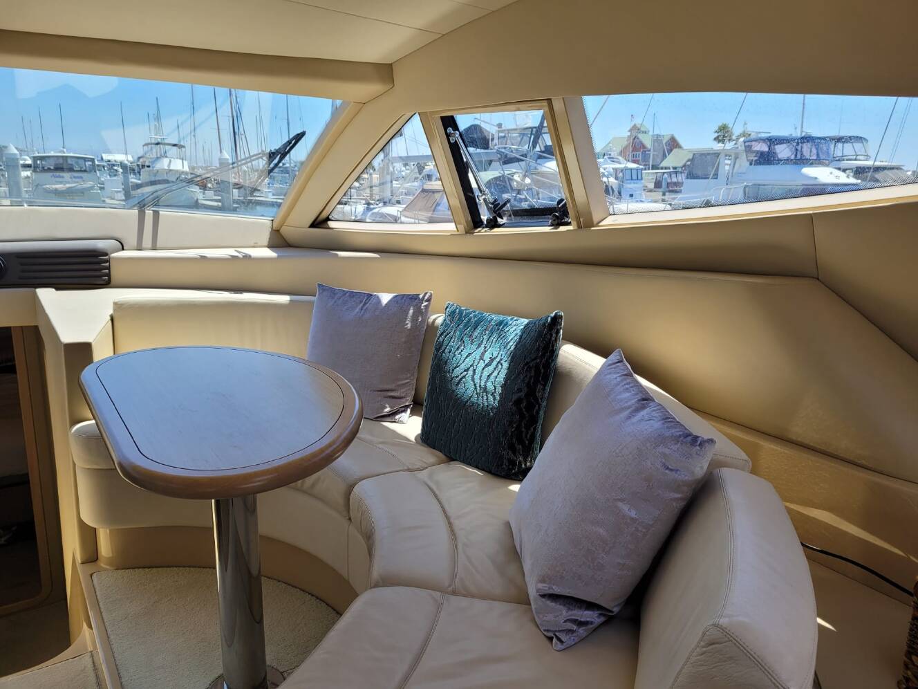A photo of this 2006 Ferretti 550 Flybridge