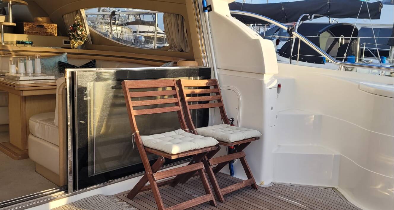 A photo of this 2006 Ferretti 550 Flybridge