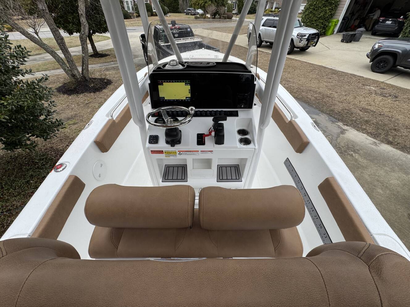 A photo of this 2023 Sea Hunt Ultra 229