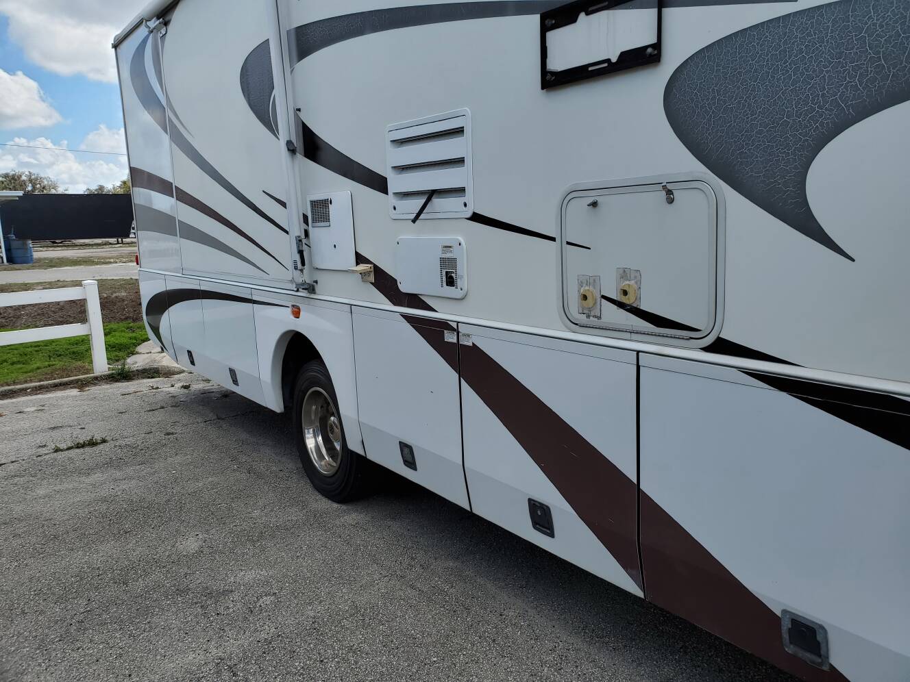 A photo of this 2007 Coachmen Aurora 3650TS