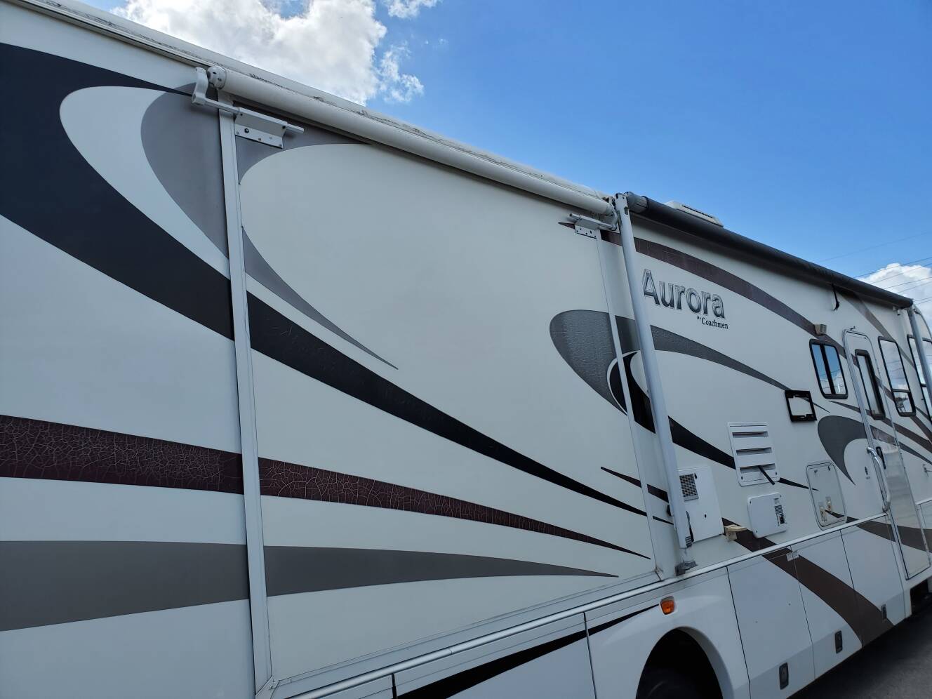 A photo of this 2007 Coachmen Aurora 3650TS
