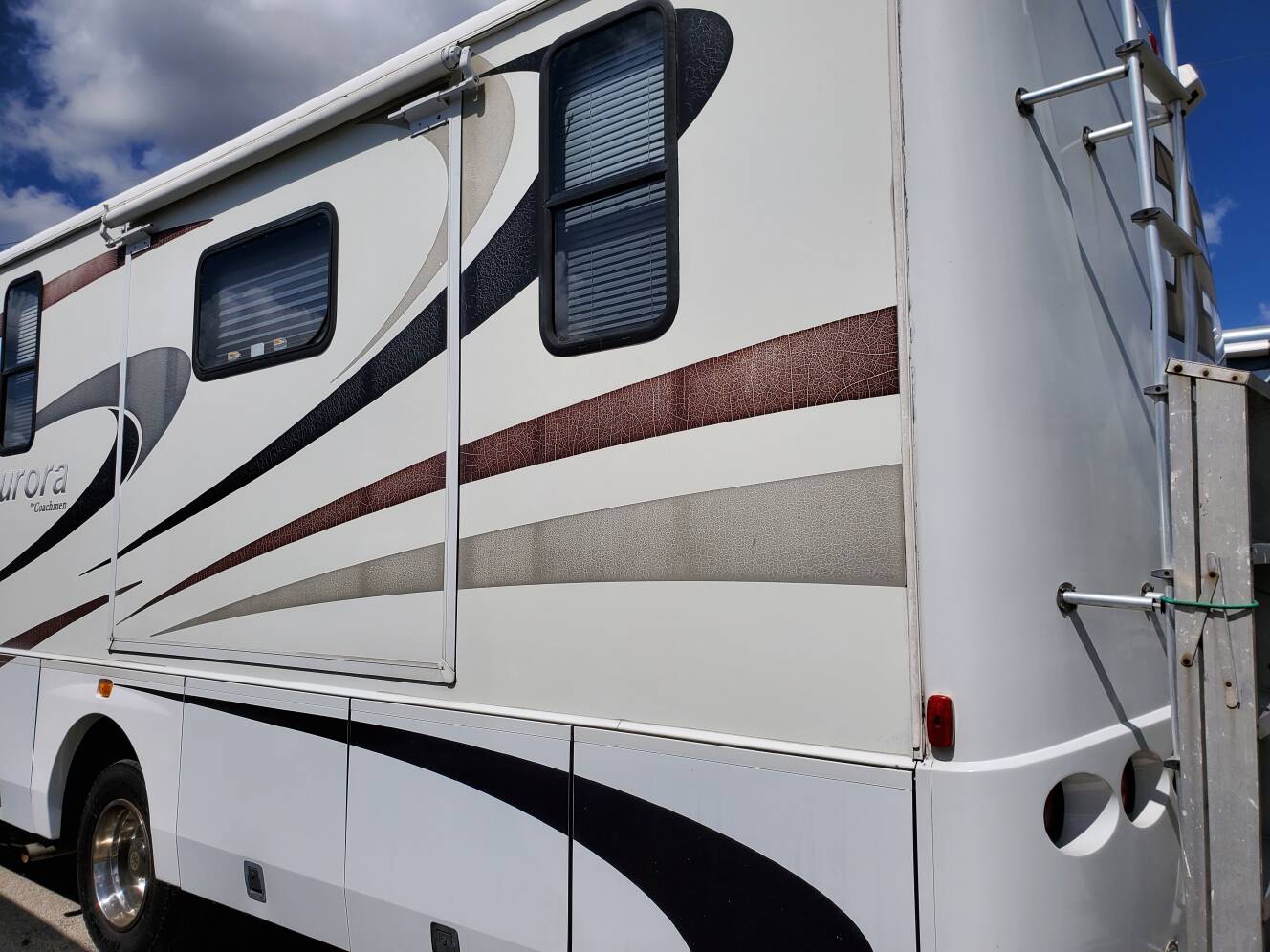 A photo of this 2007 Coachmen Aurora 3650TS