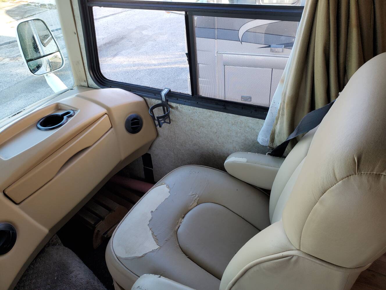 A photo of this 2007 Coachmen Aurora 3650TS