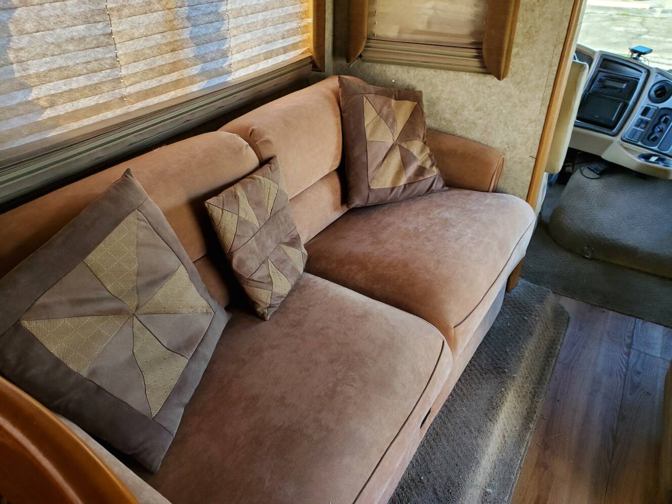 A photo of this 2007 Coachmen Aurora 3650TS