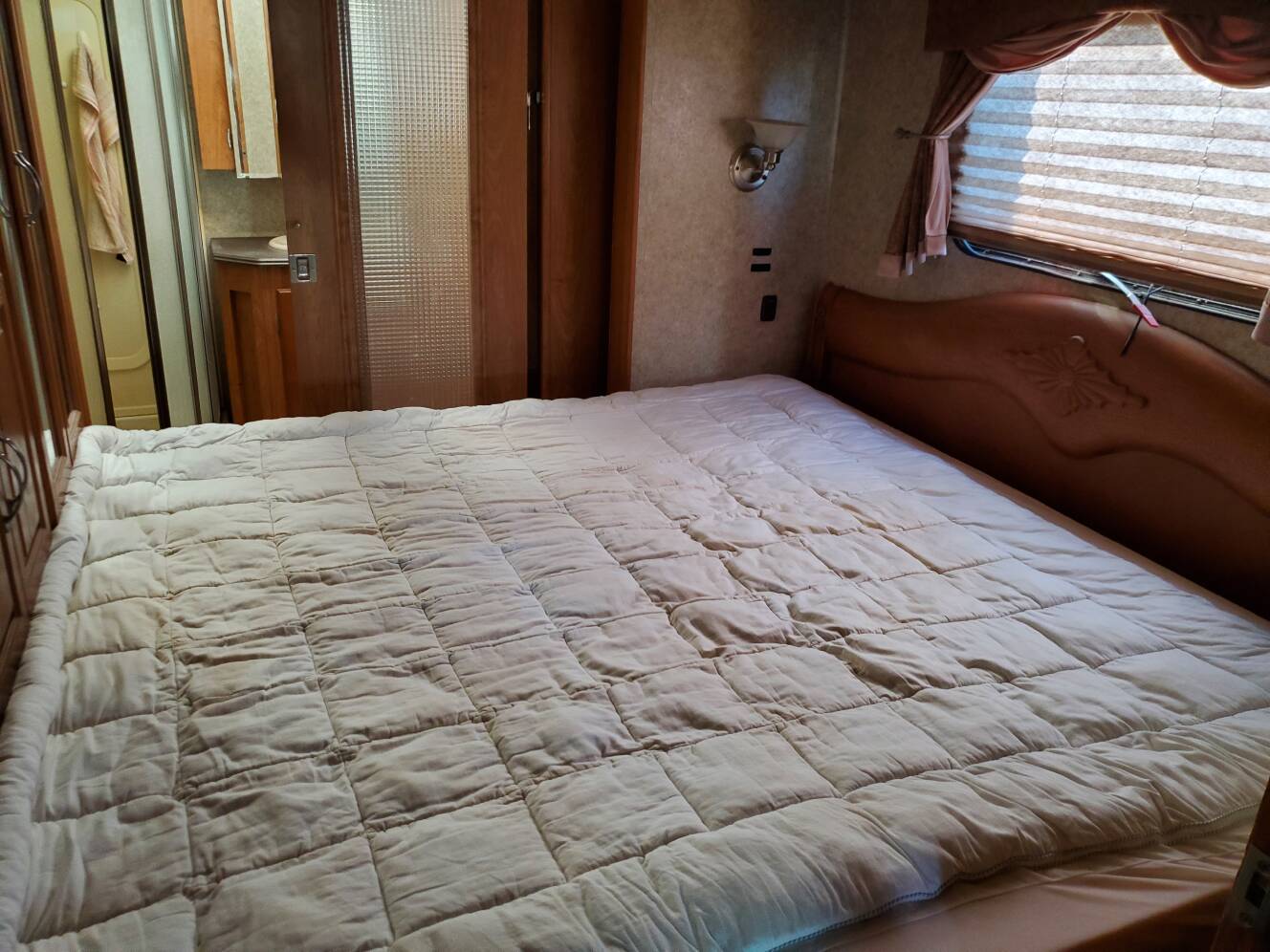 A photo of this 2007 Coachmen Aurora 3650TS