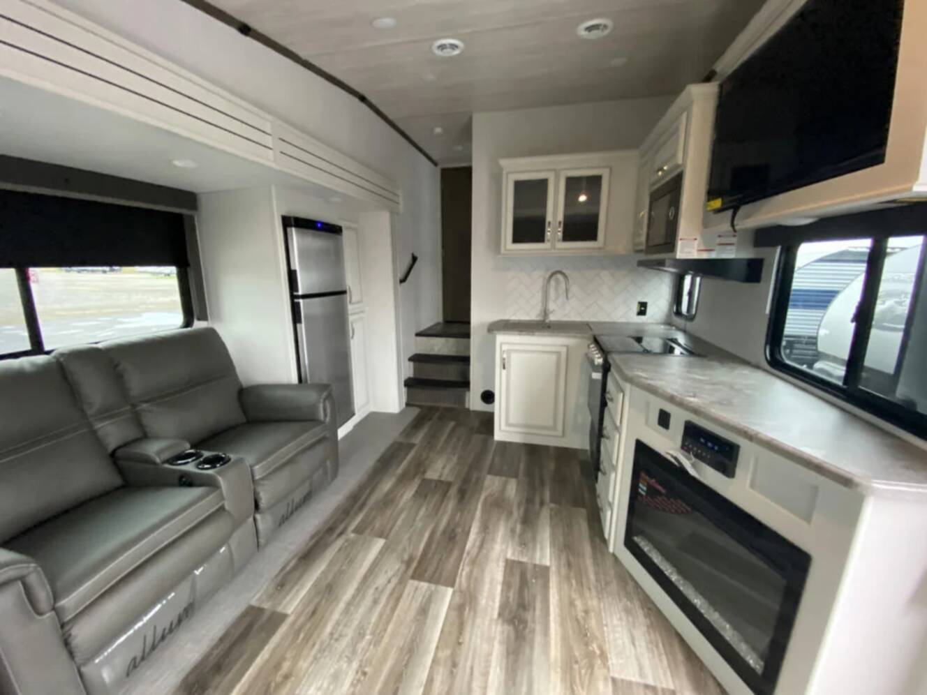 A photo of this 2022 Keystone COUGAR 24RDS