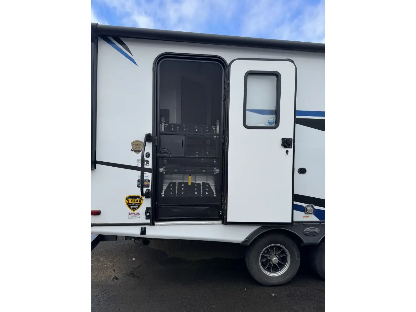 A photo of this 2021 Crossroads SUNSET TRAIL SS212RB