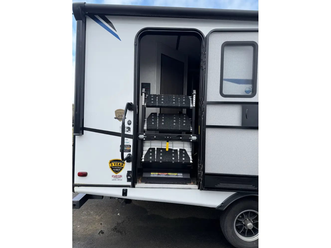 A photo of this 2021 Crossroads SUNSET TRAIL SS212RB