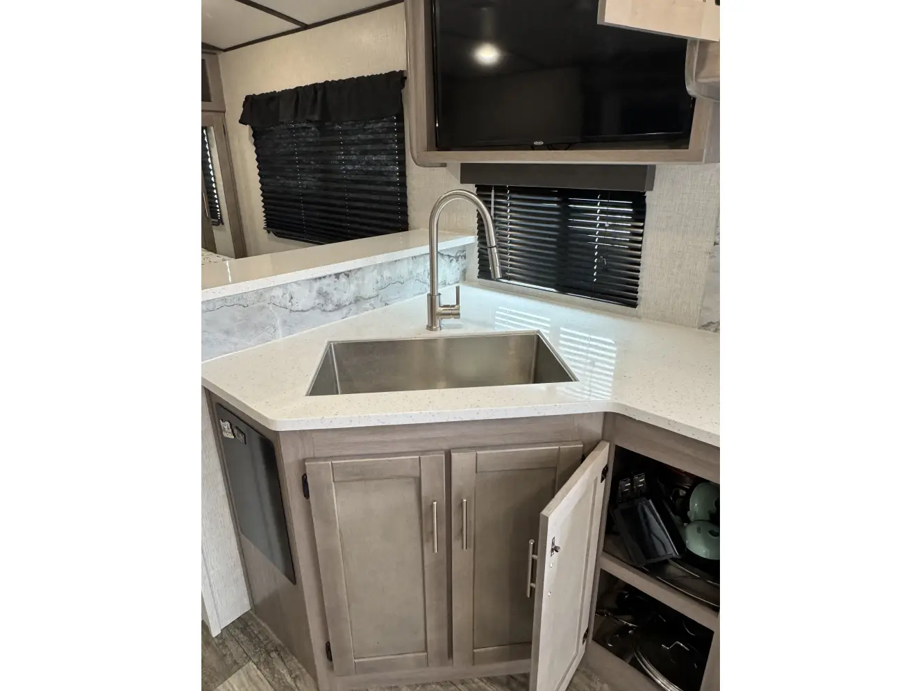 A photo of this 2021 Crossroads SUNSET TRAIL SS212RB