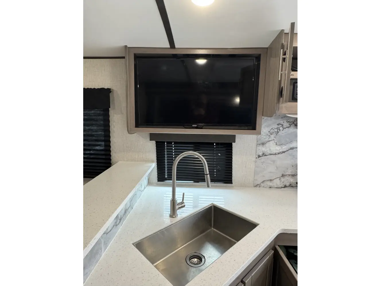 A photo of this 2021 Crossroads SUNSET TRAIL SS212RB