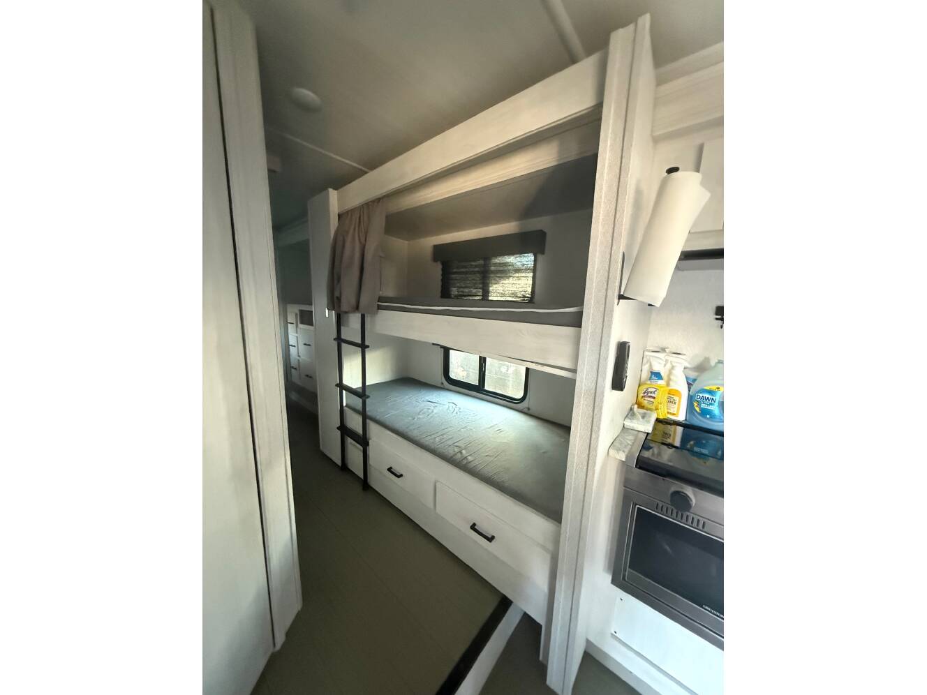 A photo of this 2023 East To West ENTRADA 3100 FB