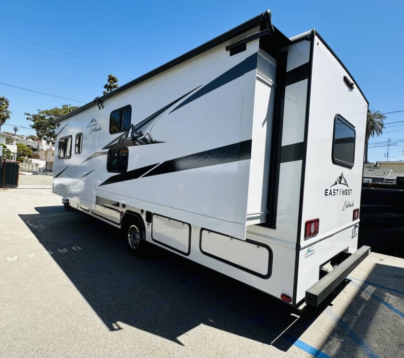 2023 East To West ENTRADA 3100 FB in rancho palos verdes CA