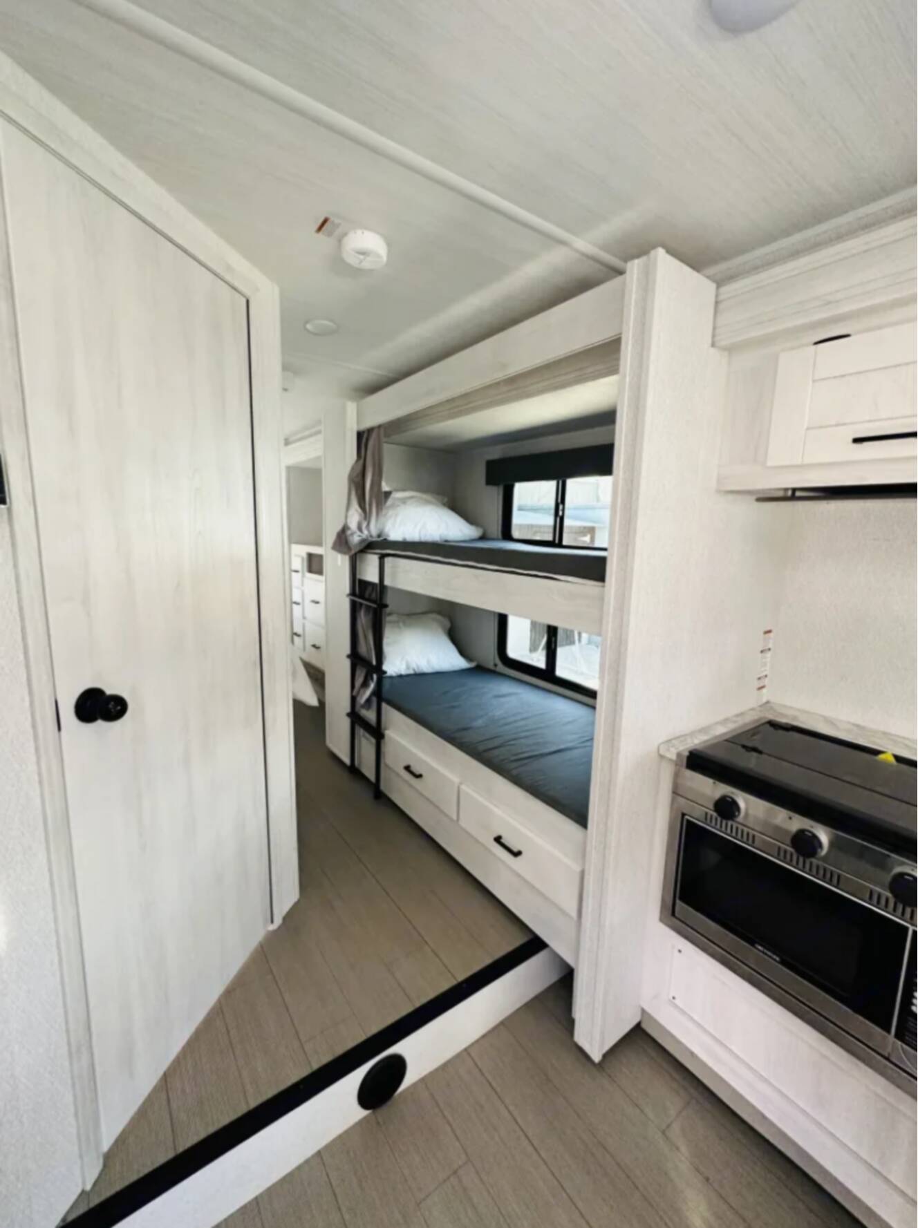 A photo of this 2023 East To West ENTRADA 3100 FB