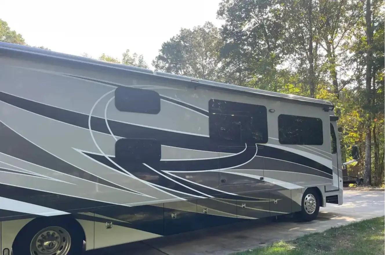 A photo of this 2021 Fleetwood DISCOVERY LXE 40G