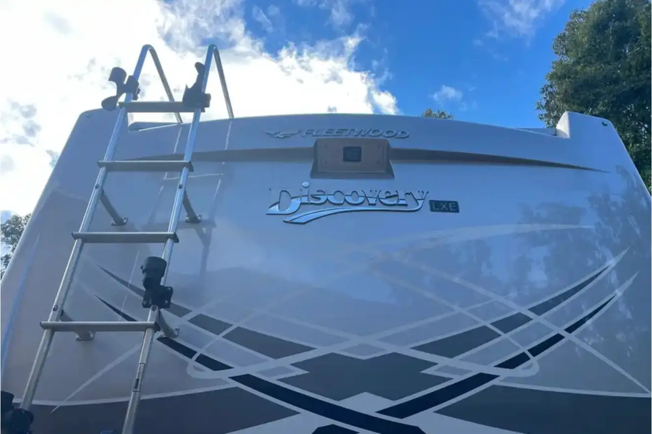 A photo of this 2021 Fleetwood DISCOVERY LXE 40G