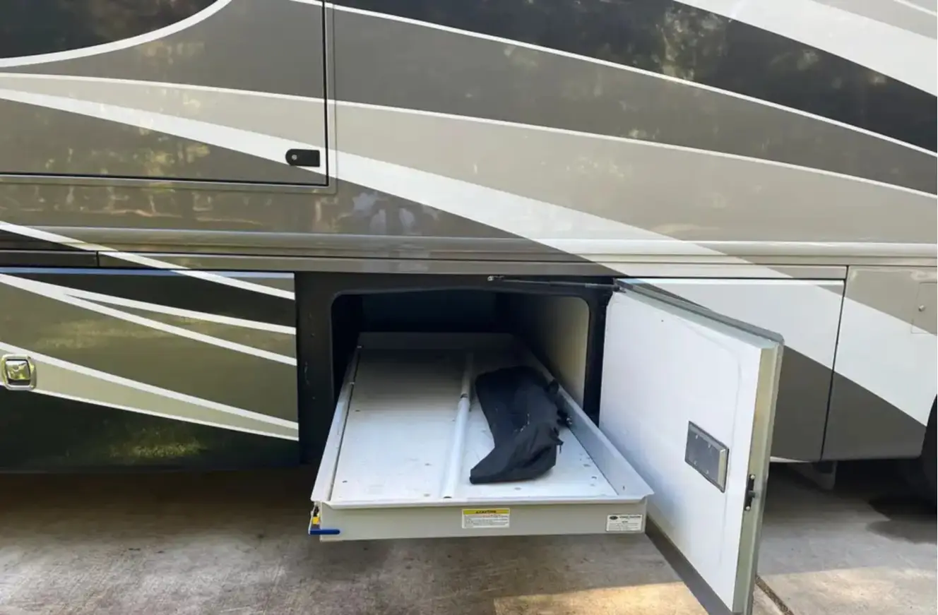 A photo of this 2021 Fleetwood DISCOVERY LXE 40G