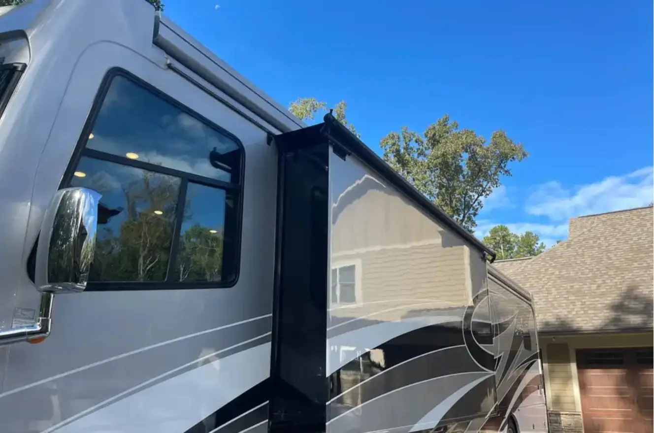 A photo of this 2021 Fleetwood DISCOVERY LXE 40G