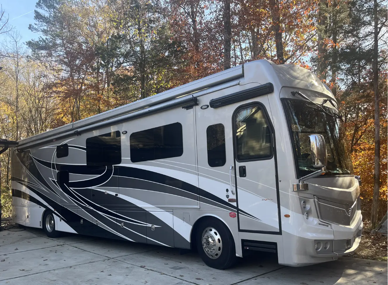A photo of this 2021 Fleetwood DISCOVERY LXE 40G