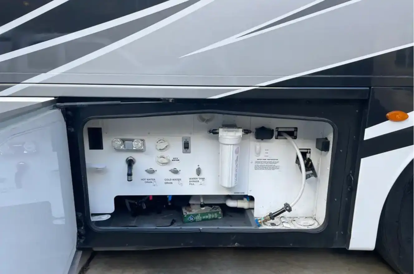 A photo of this 2021 Fleetwood DISCOVERY LXE 40G