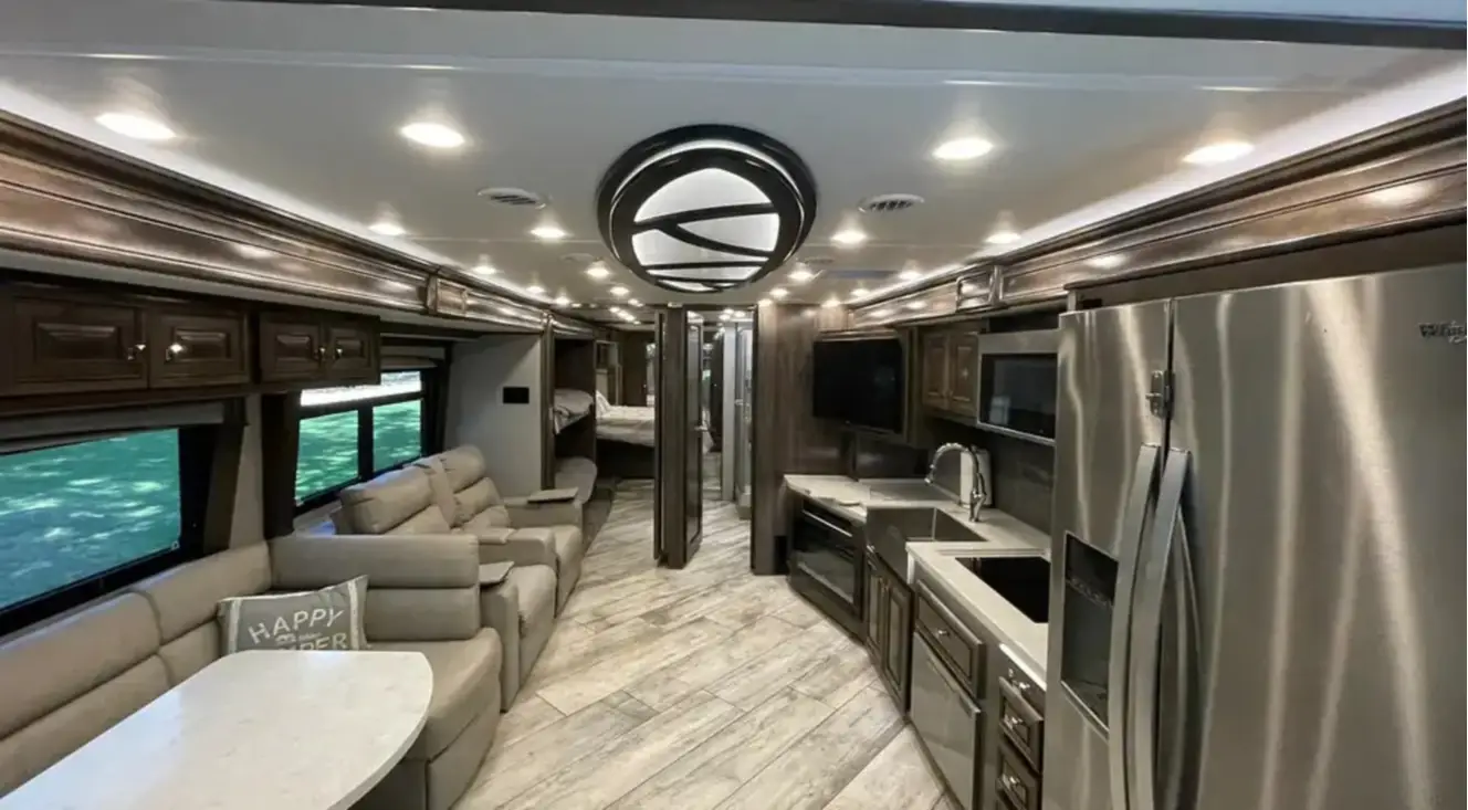 A photo of this 2021 Fleetwood DISCOVERY LXE 40G
