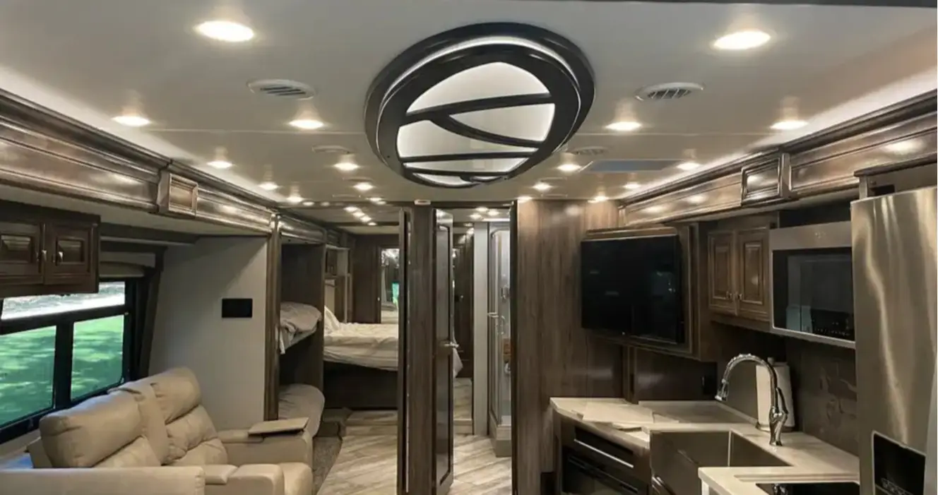 A photo of this 2021 Fleetwood DISCOVERY LXE 40G