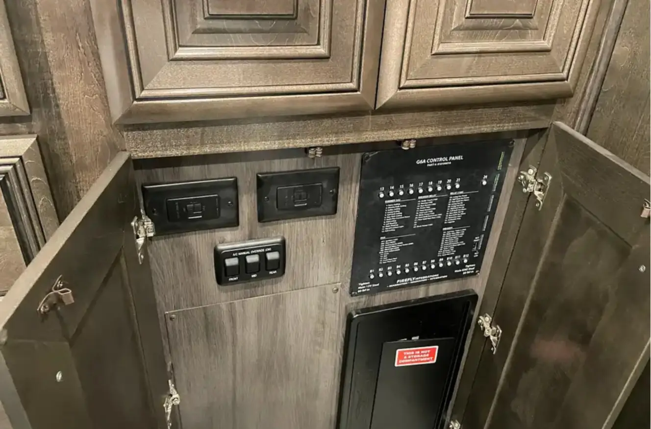 A photo of this 2021 Fleetwood DISCOVERY LXE 40G