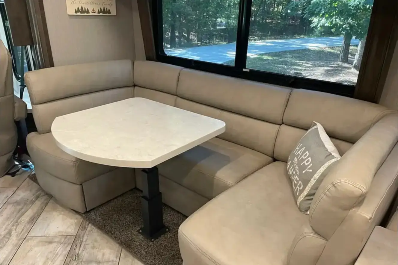 A photo of this 2021 Fleetwood DISCOVERY LXE 40G