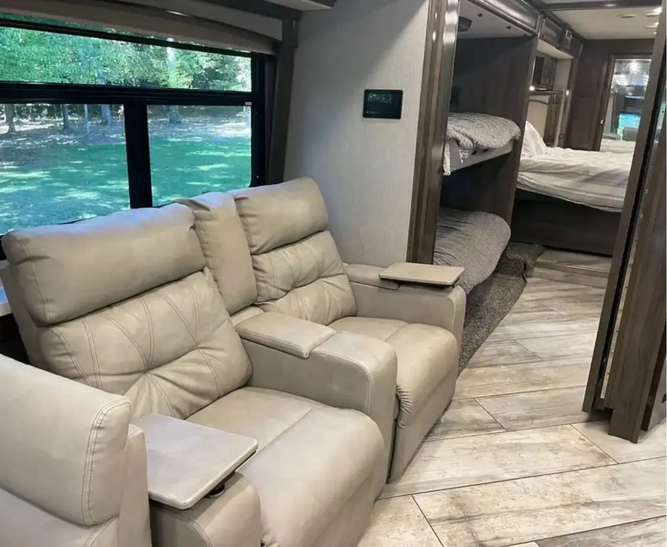 A photo of this 2021 Fleetwood DISCOVERY LXE 40G