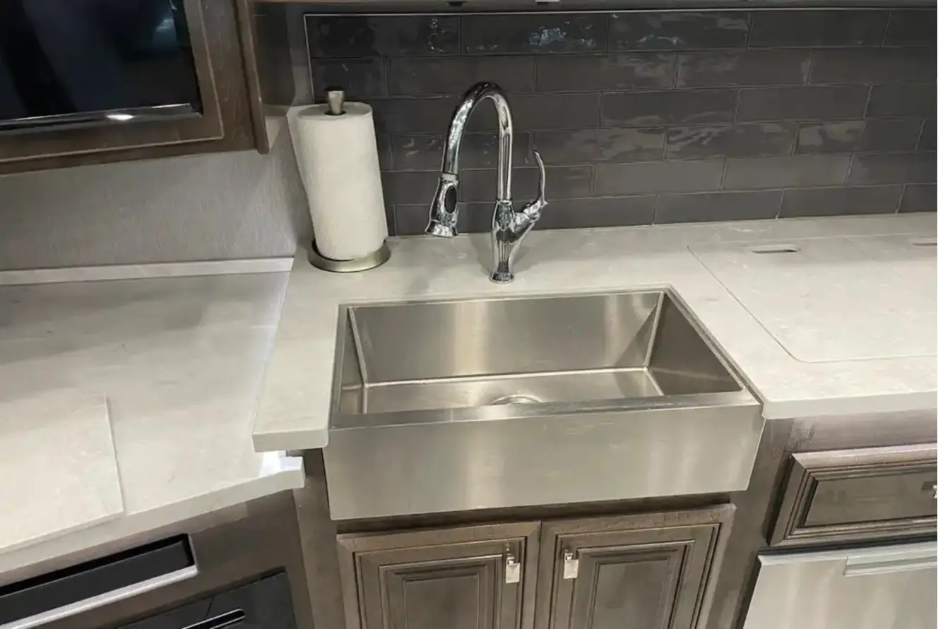 A photo of this 2021 Fleetwood DISCOVERY LXE 40G