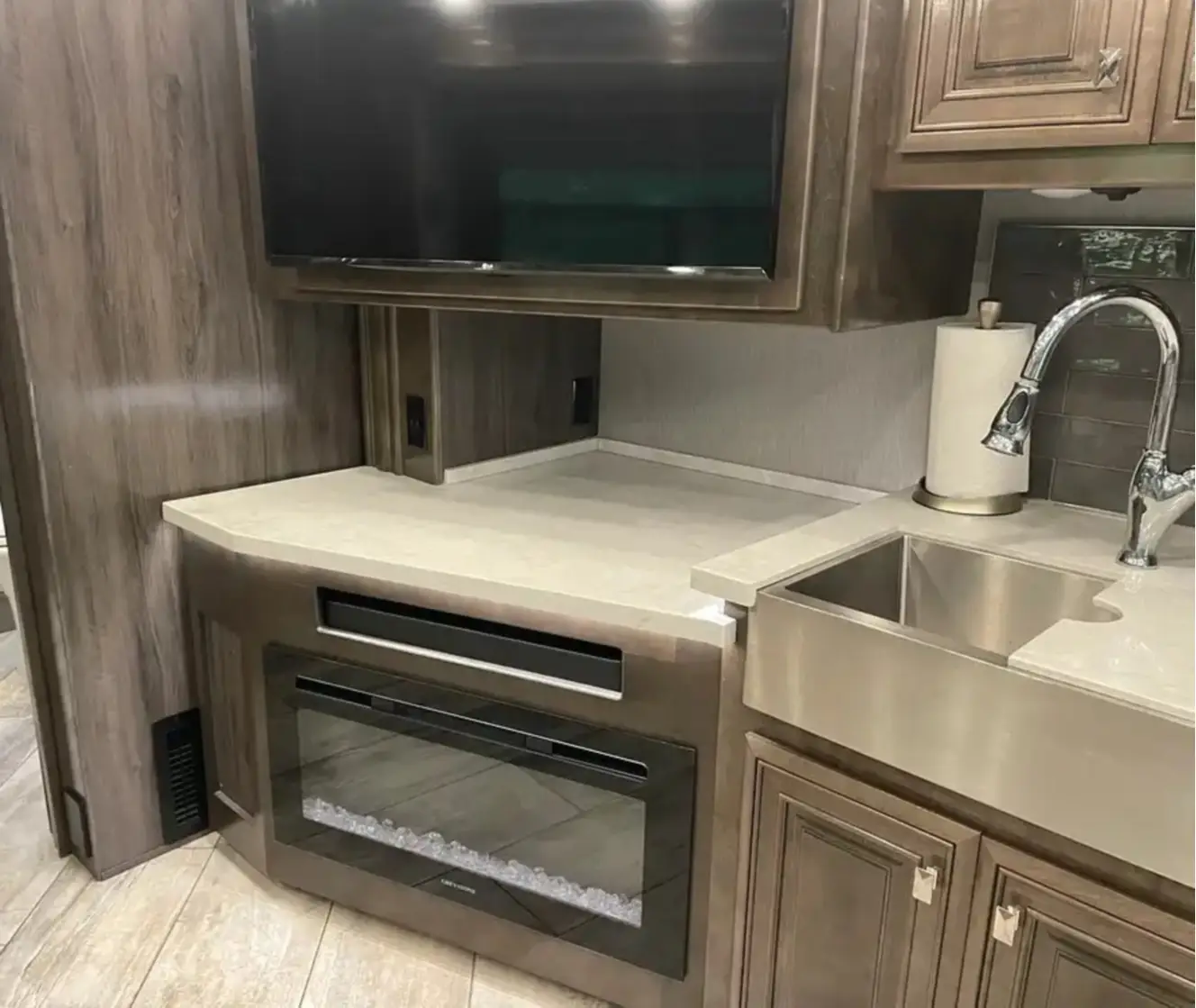 A photo of this 2021 Fleetwood DISCOVERY LXE 40G