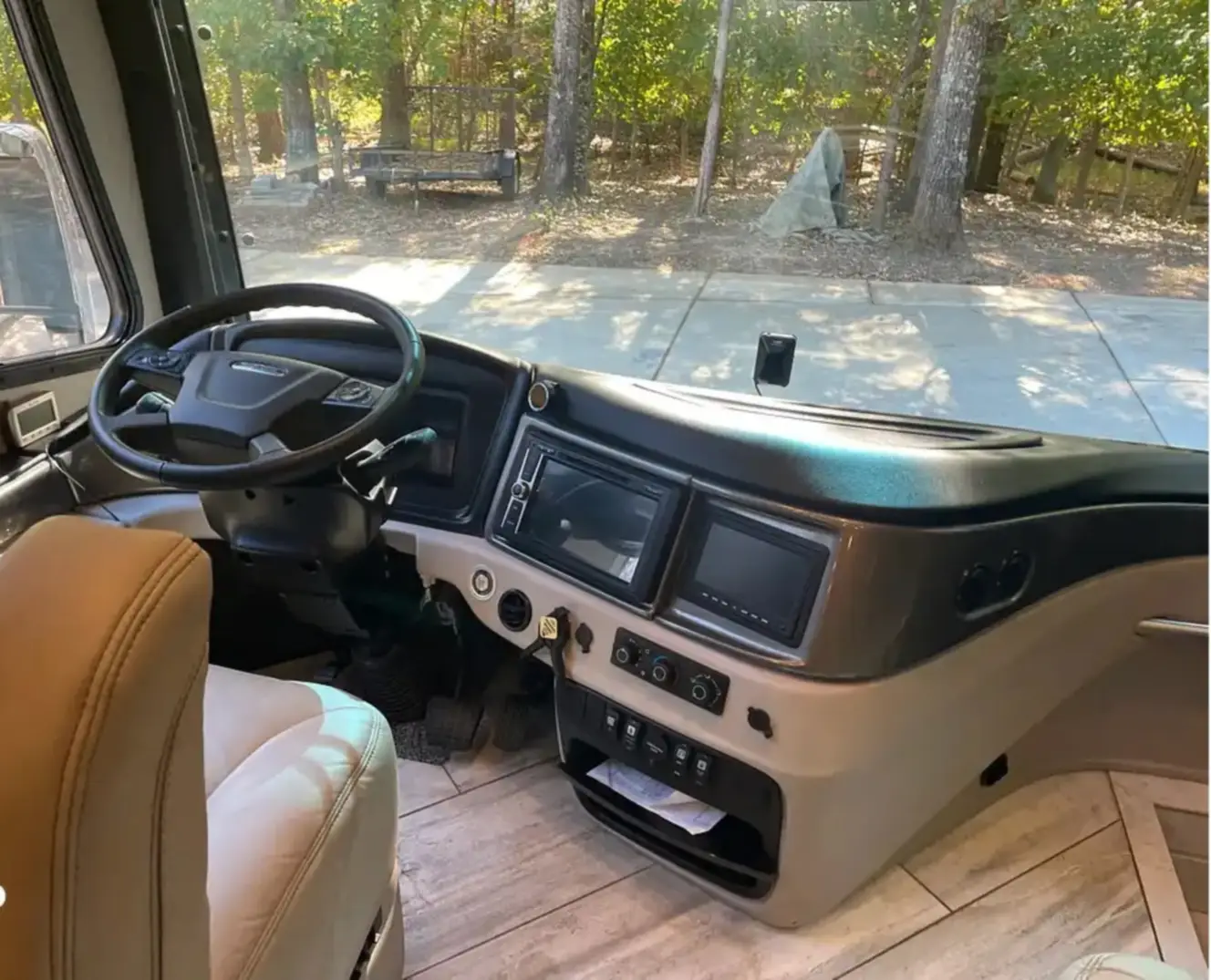 A photo of this 2021 Fleetwood DISCOVERY LXE 40G