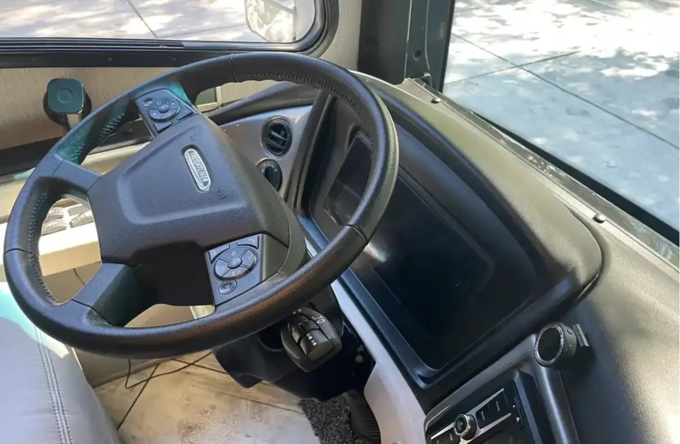 A photo of this 2021 Fleetwood DISCOVERY LXE 40G