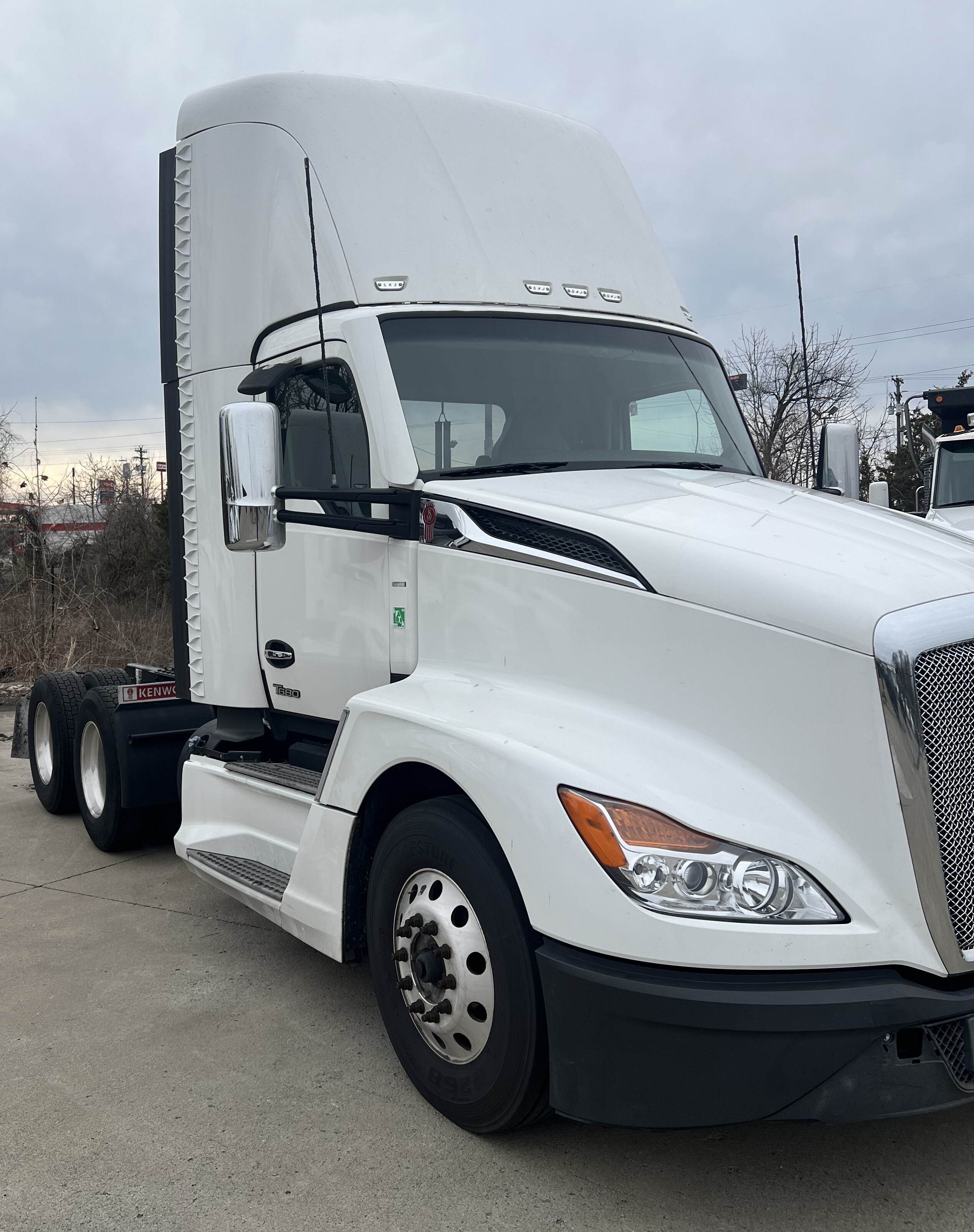 2023 KENWORTH T680 Daycab in Leawood, KS