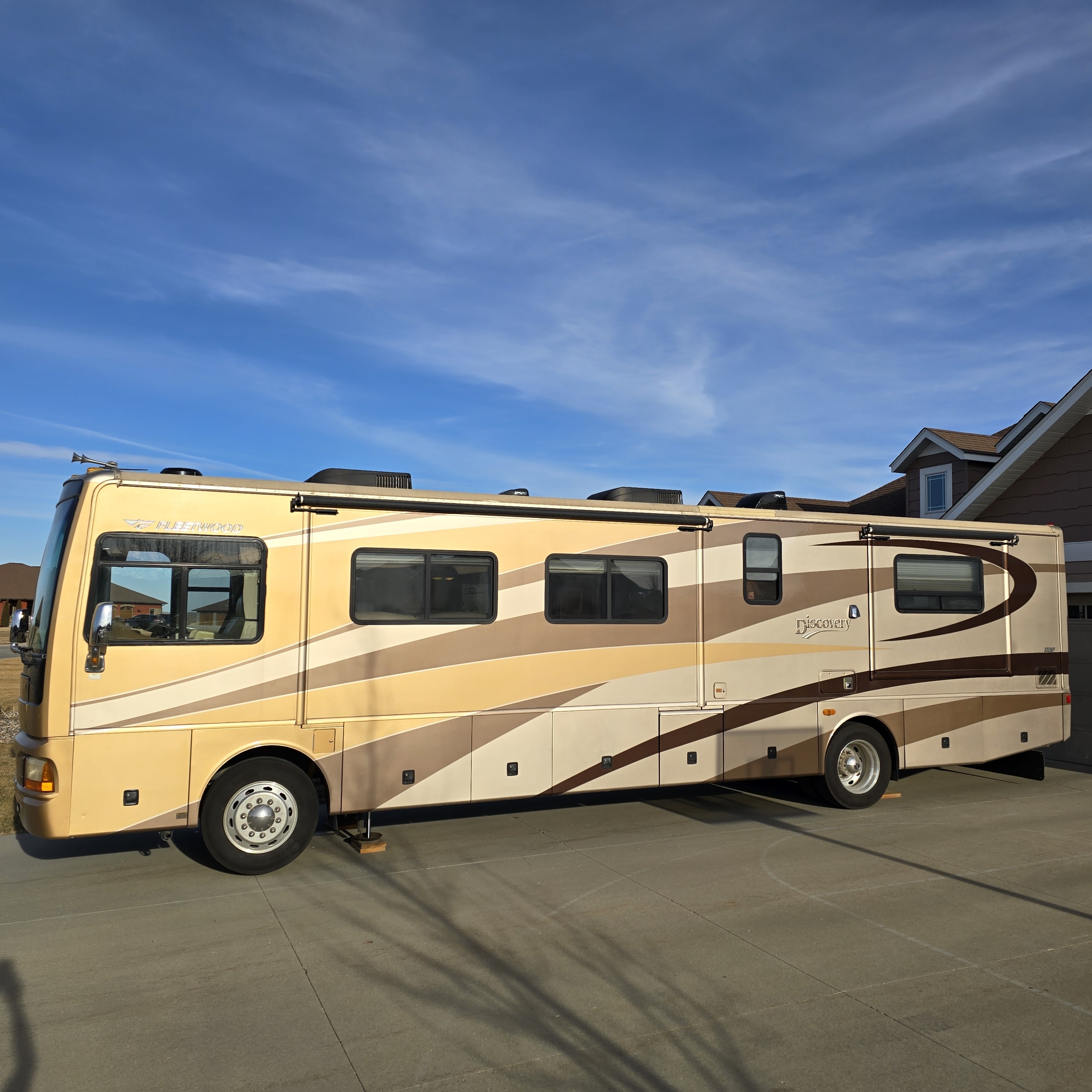 2005 Fleetwood DISCOVERY 39L in sioux center IA