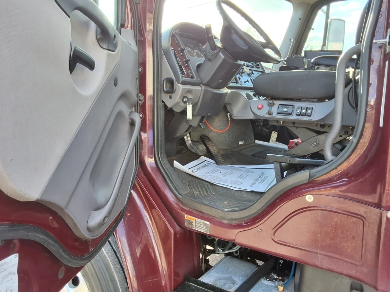 2015 FREIGHTLINER M2