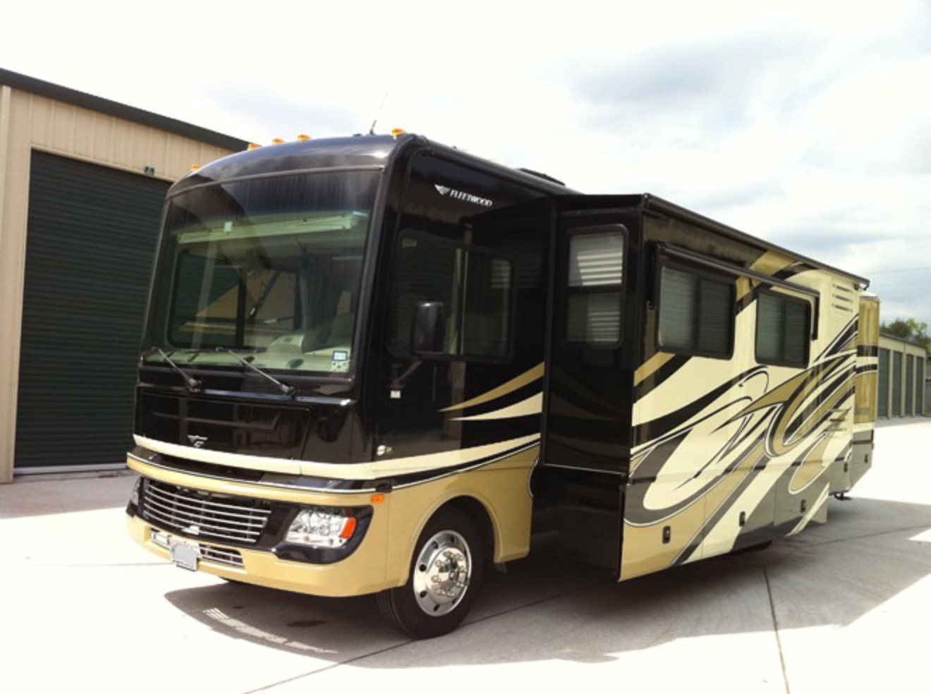 2010 Fleetwood BOUNDER 35H RV