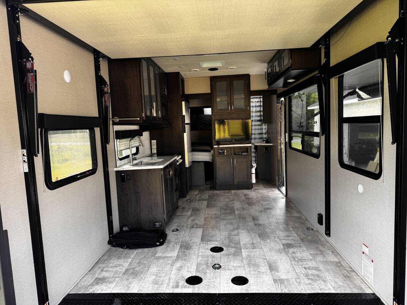 A photo of this 2022 Grand Design MOMENTUM G-CLASS 21G