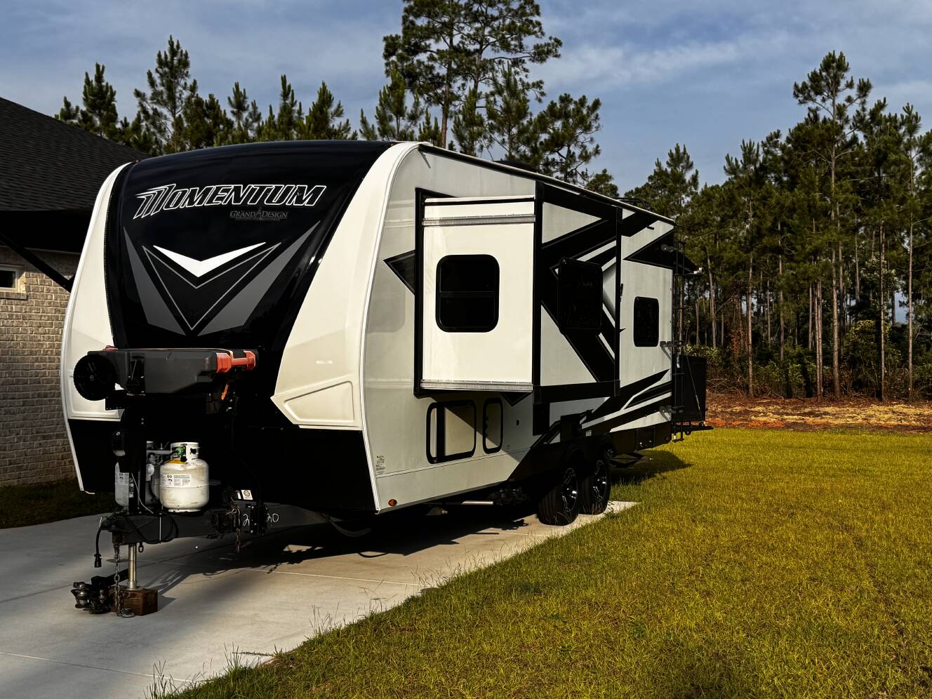 A photo of this 2022 Grand Design MOMENTUM G-CLASS 21G