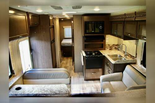 2017 Thor Motor Coach FREEDOM ELITE 30FE in berryville VA