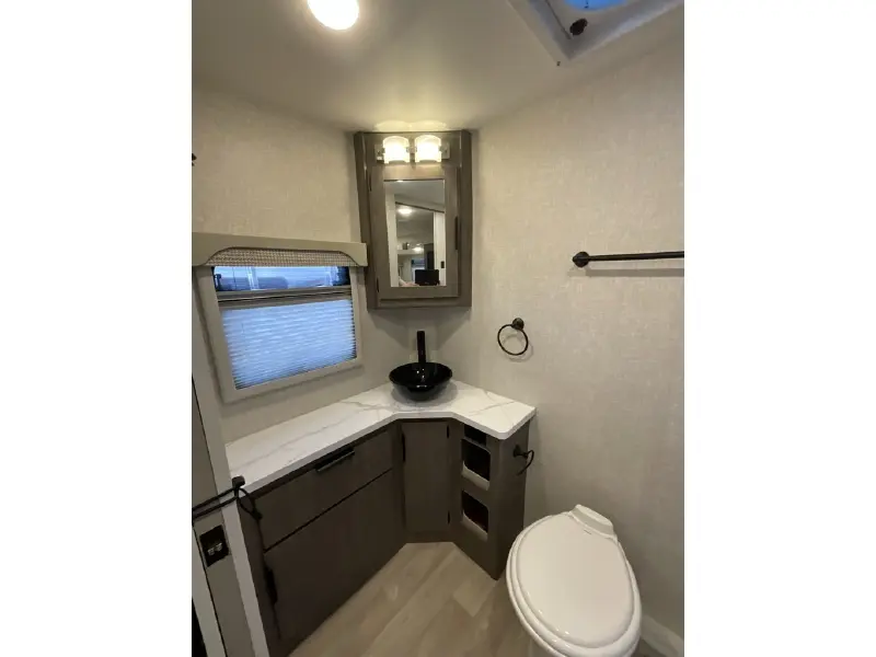 2026 LANCE 2255 TRAVEL TRAILER