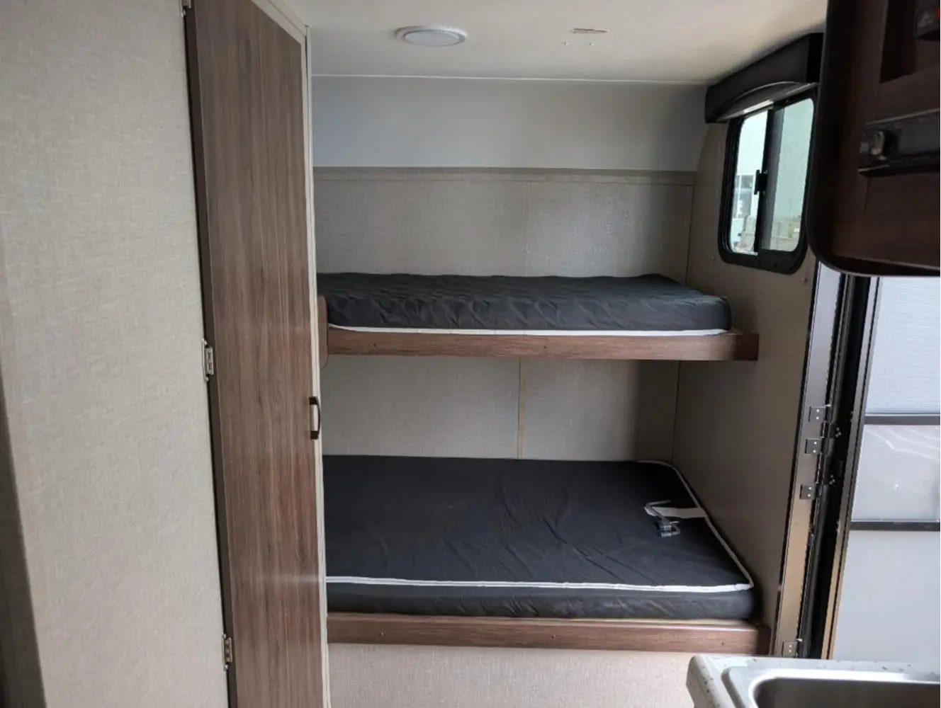 A photo of this 2019 Travel Lite FALCON F-LITE 19BH