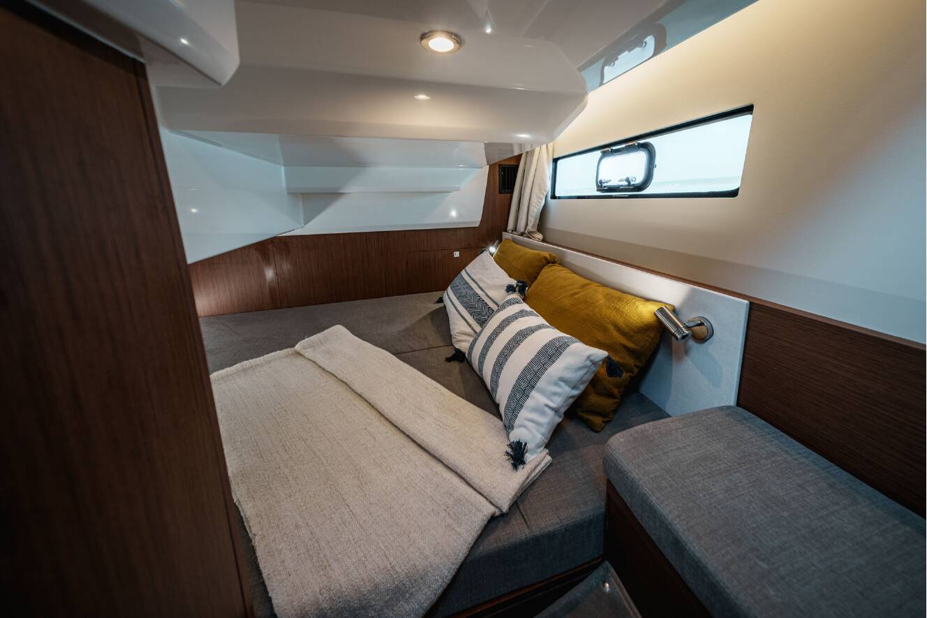 A photo of this 2026 Beneteau Antares 9