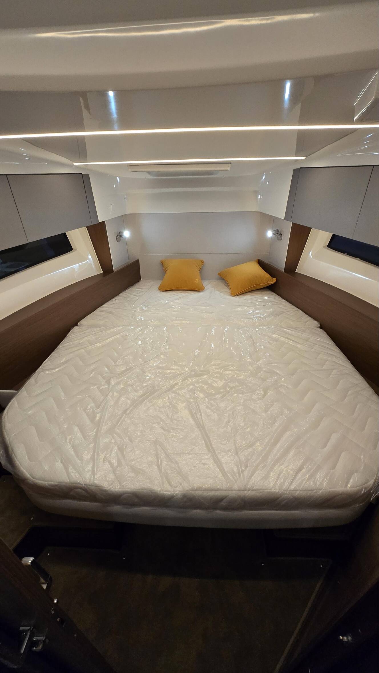 A photo of this 2026 Beneteau Antares 9