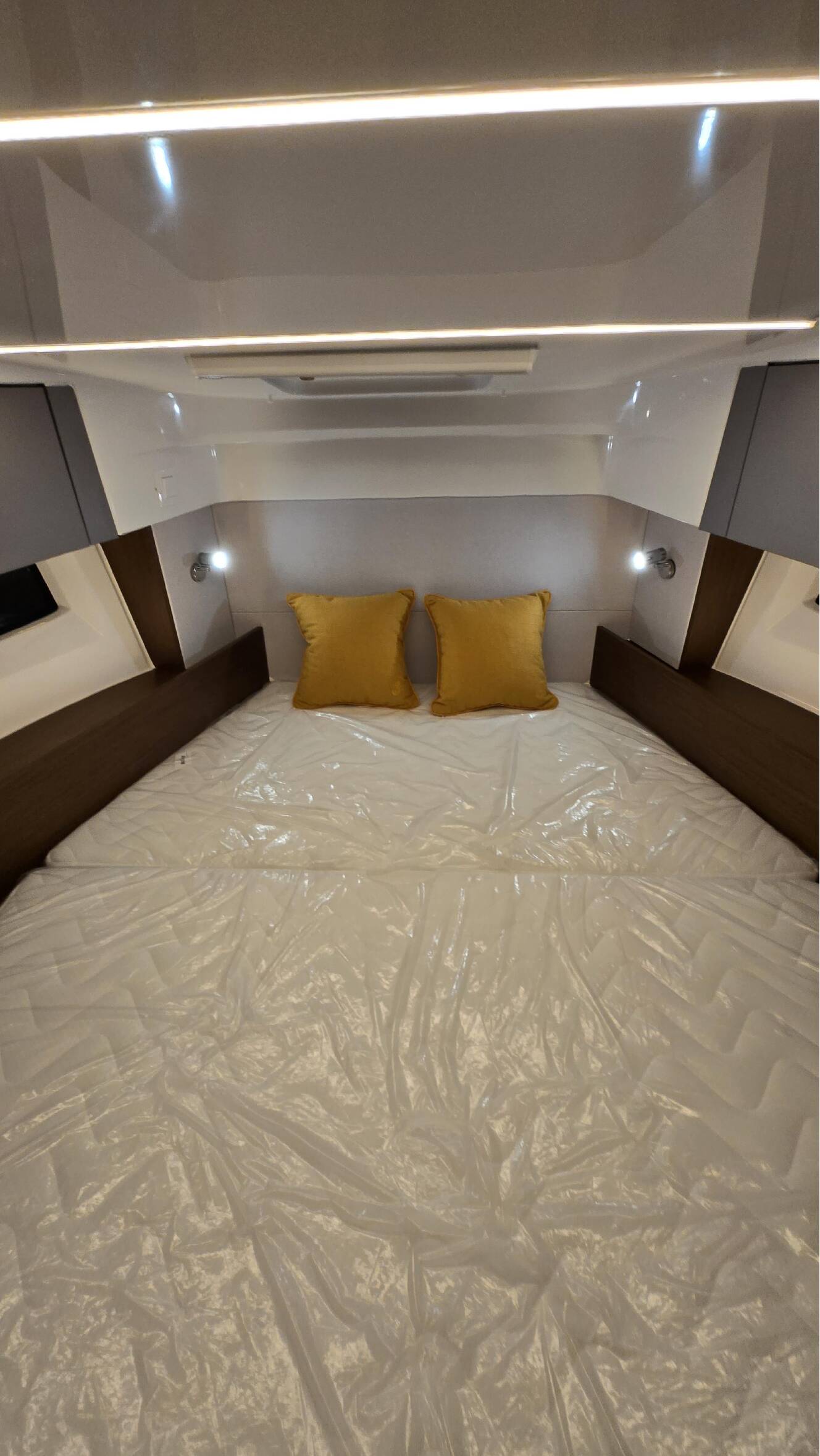 A photo of this 2026 Beneteau Antares 9