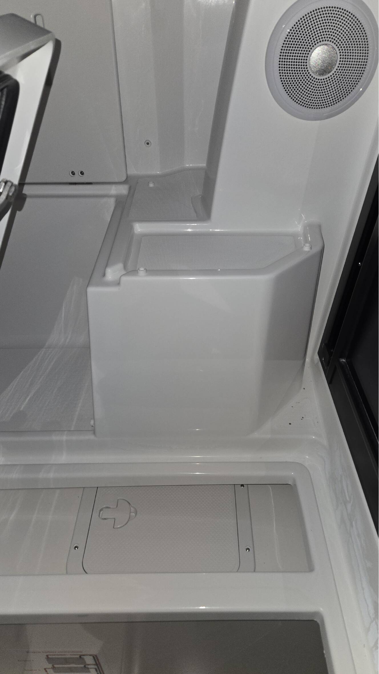 A photo of this 2026 Beneteau Antares 9