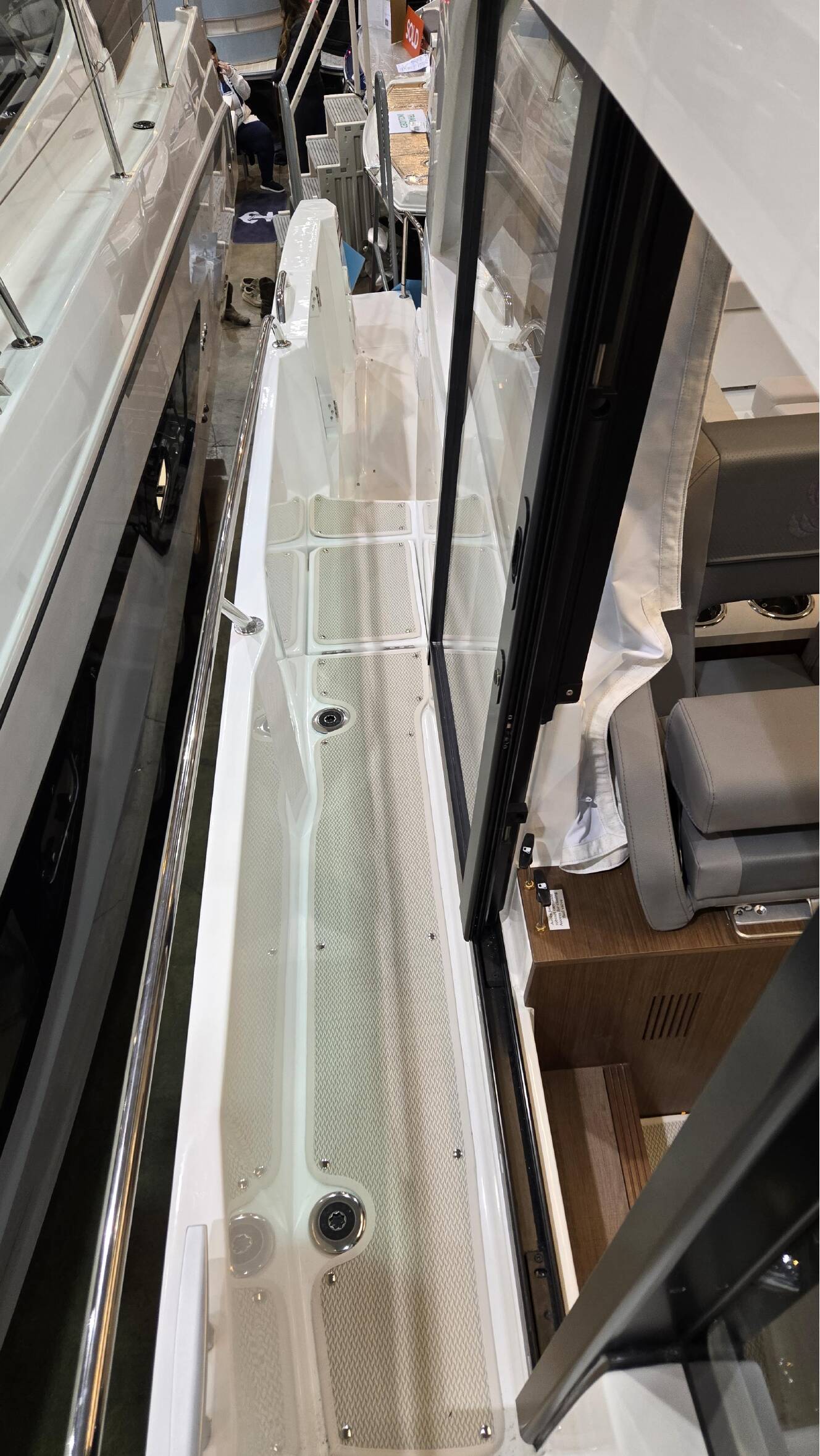 A photo of this 2026 Beneteau Antares 9