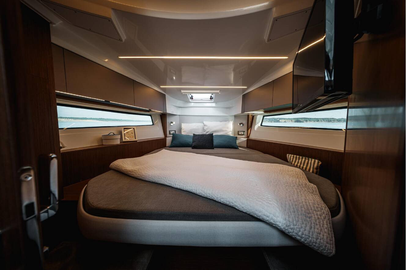 A photo of this 2026 Beneteau Antares 9